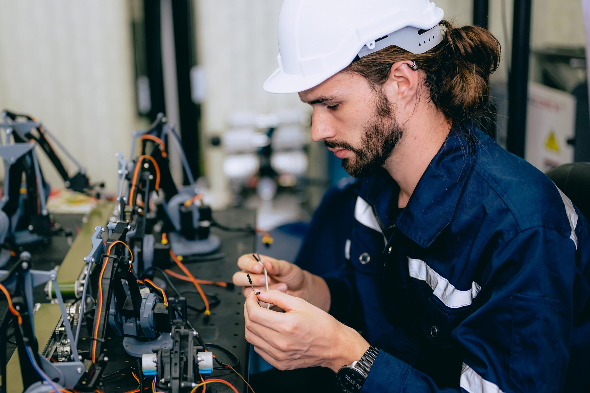 Les fiches métiers Énergie : Électromécanicien H/F